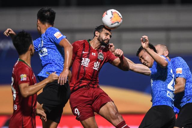 恐怖4人组冲水晶宫后防!数据示曼城赢紧咬枪手